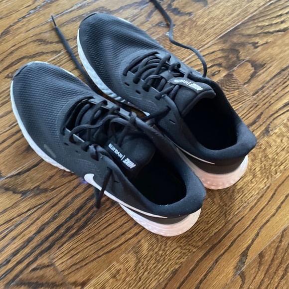 Men’s Nike sneakers - Picture 2 of 3